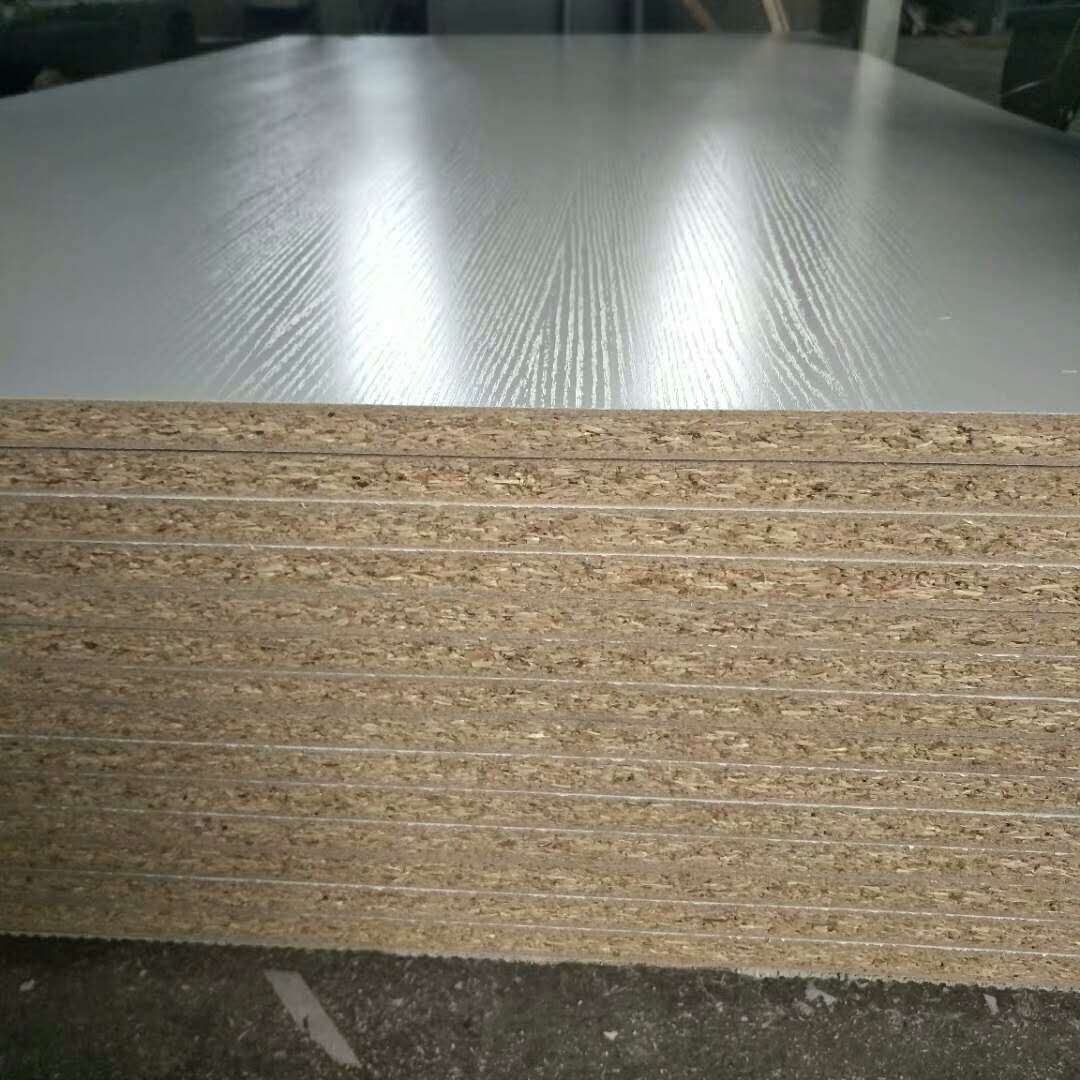 免漆生态 三聚氰胺板 木纹色15mm刨花板基板 浮雕面双饰板